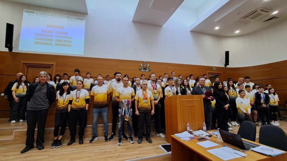 Отличиха с почетния знак на Пловдив АСК "Тракия"