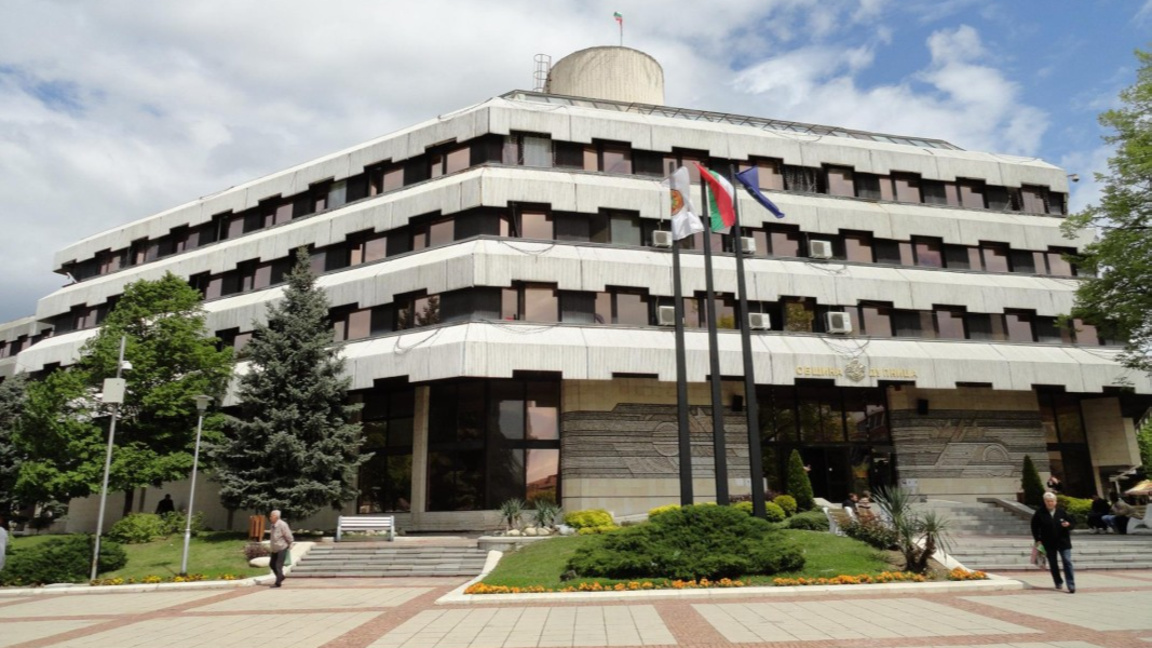 Община Дупница с проекти за ВиК ремонти в с. Крайници и мост на р. Отовица