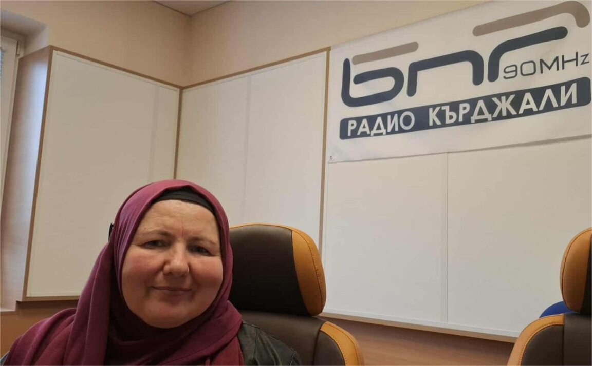 Журналистката Ресмие Мюмюн посвети поезия на измамния ни свят