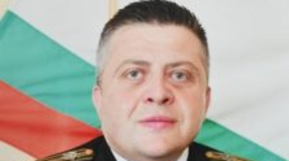 Президентът удостоява кап. I ранг Божидар Иванов със званието "флотилен адмирал"