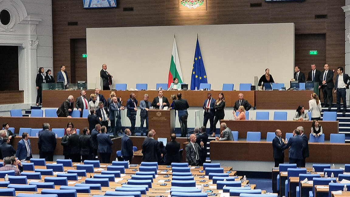 Largohet me skandal Legjislatura e 50-të e Kuvendit Popullor
