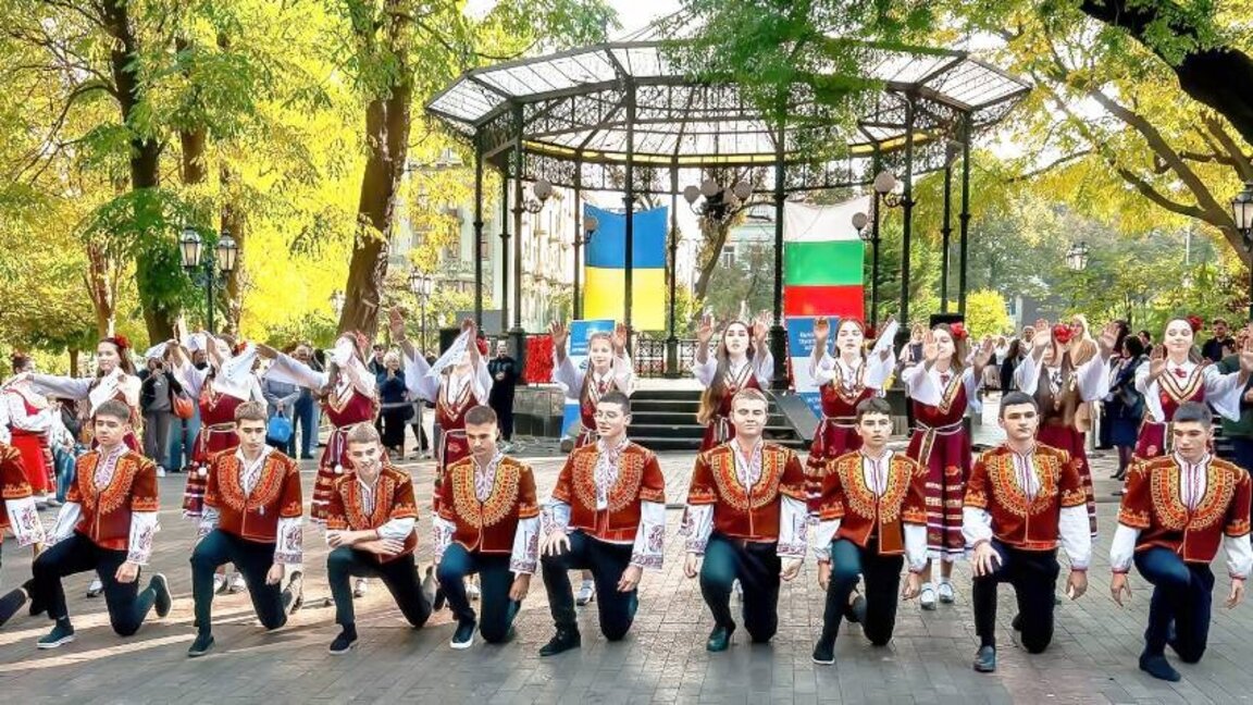 Нет конкретного ответа на вопрос, какая часть болгарского культурного наследия в Украине сохранена для поколений