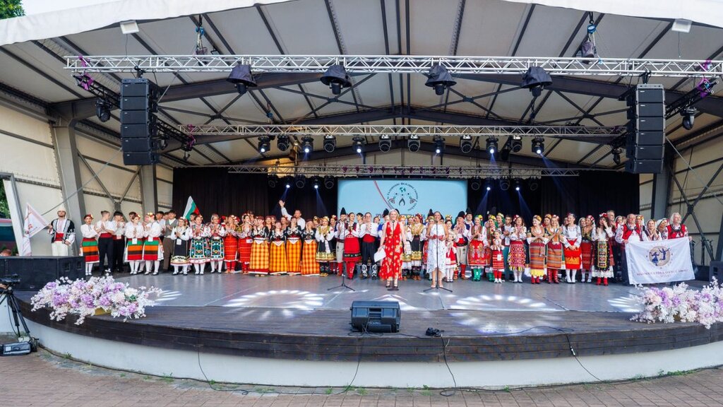 21 Bulgarian folklore ensembles from 8 countries gather for a festival in Burgas