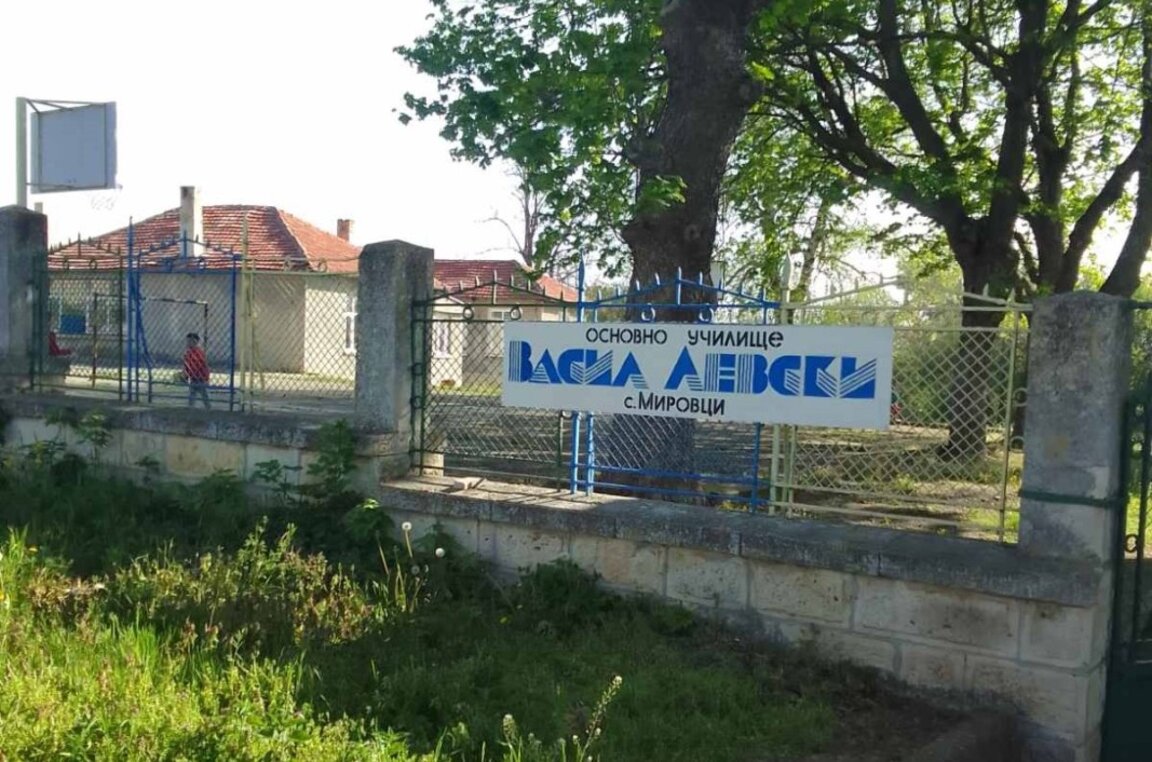 Катинари за още 2 училища