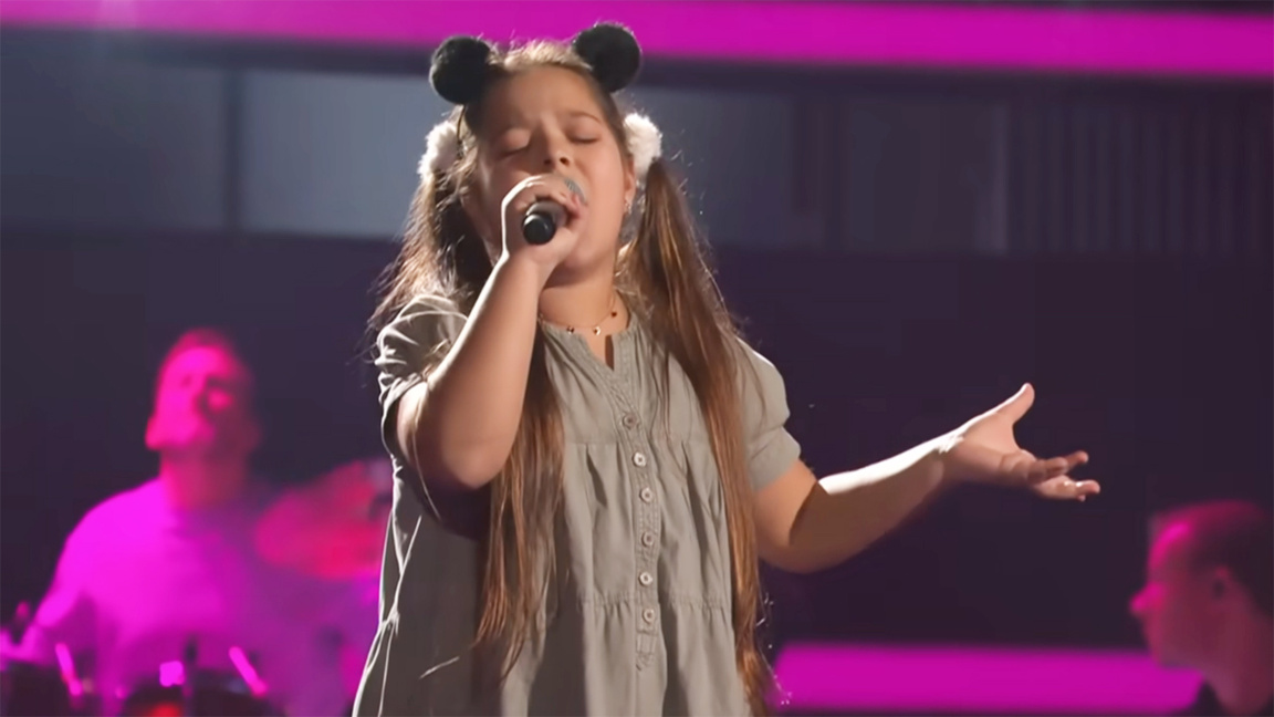 Die kleine Danaja erobert mit ihrer Stim...