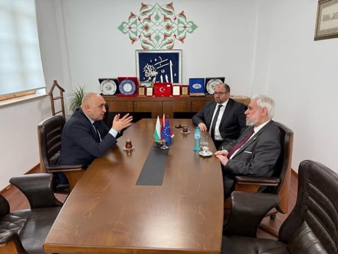 Делян Пеевски дава ифтар в Кърджали