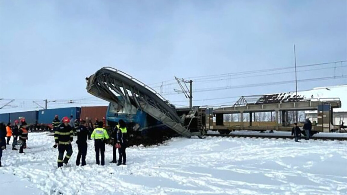 Train owned by Bulgarian railway company crashes in Romania, one person dies