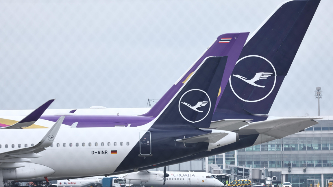 Стюардите на "Луфтханза" обявиха еднодневна стачка в петък