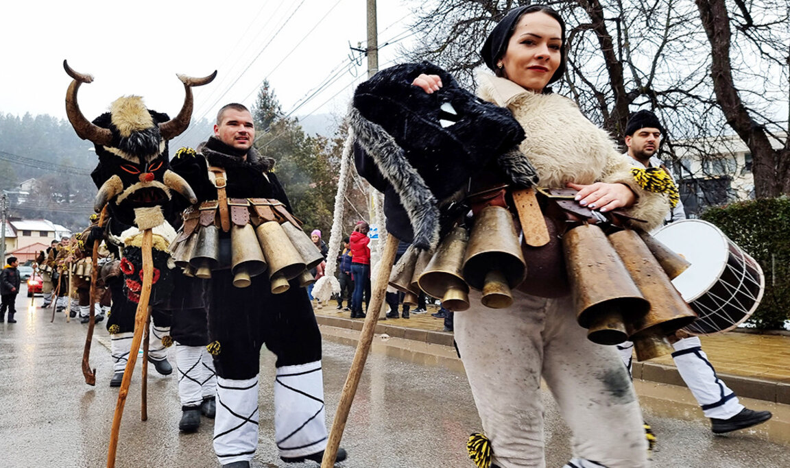Fiesta de máscaras en la ciudad de Tran