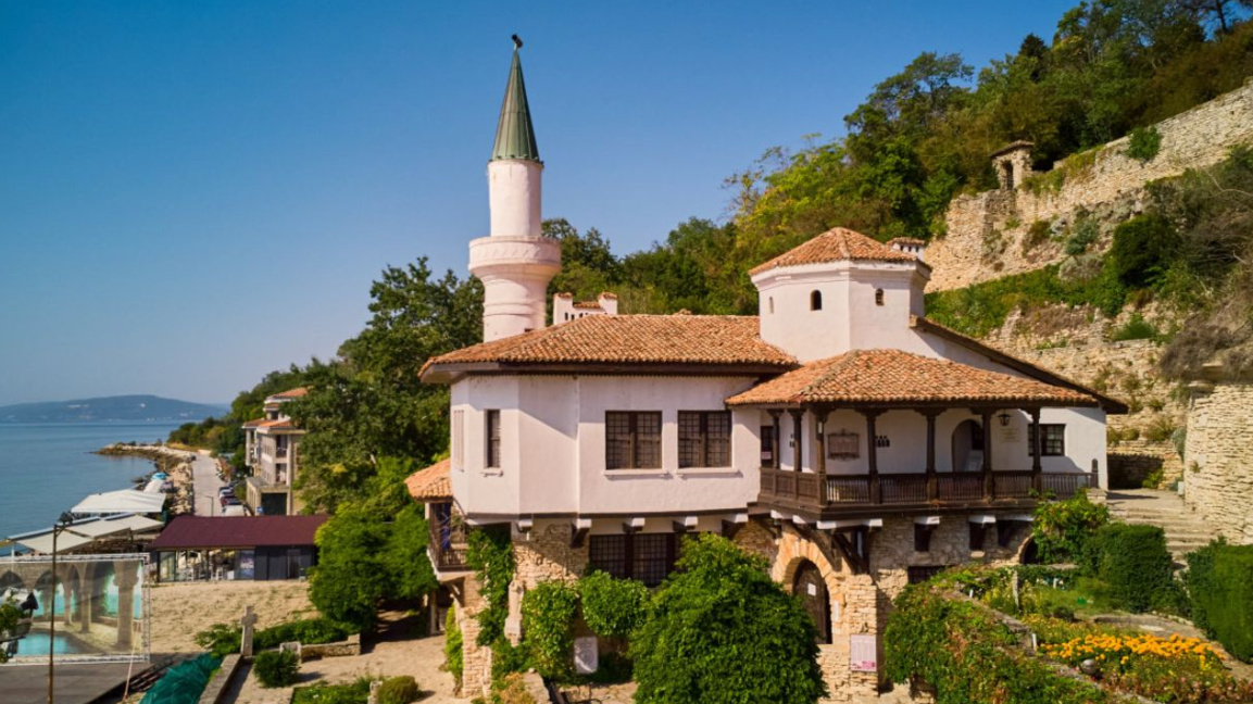 Dobrudzha newlywed room opens at The Palace in Balchik