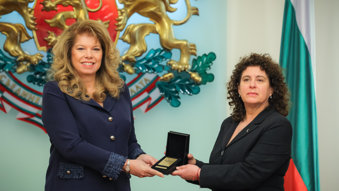 Проф. д-р Елена Кантарева получи Почетния знак на президента