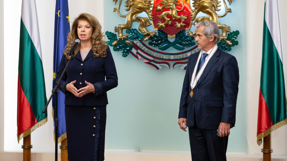 El embajador de Argentina galardonado con la Orden del Caballero de Madara