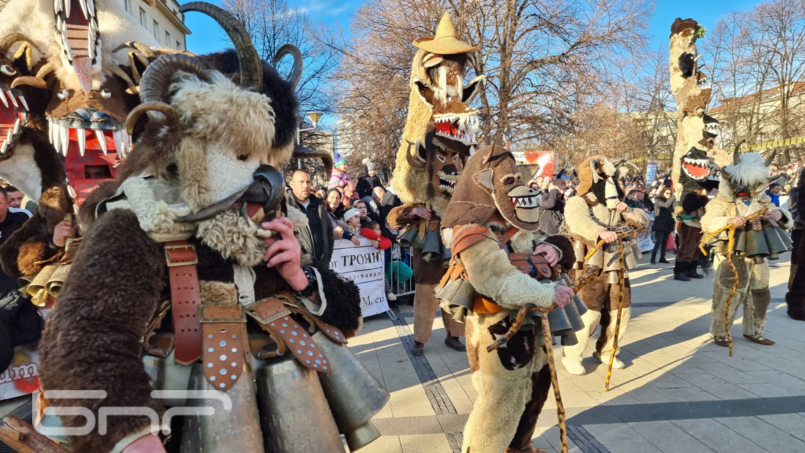 В Перник започва 32-рият фестивал на маскарадните игри "Сурва"