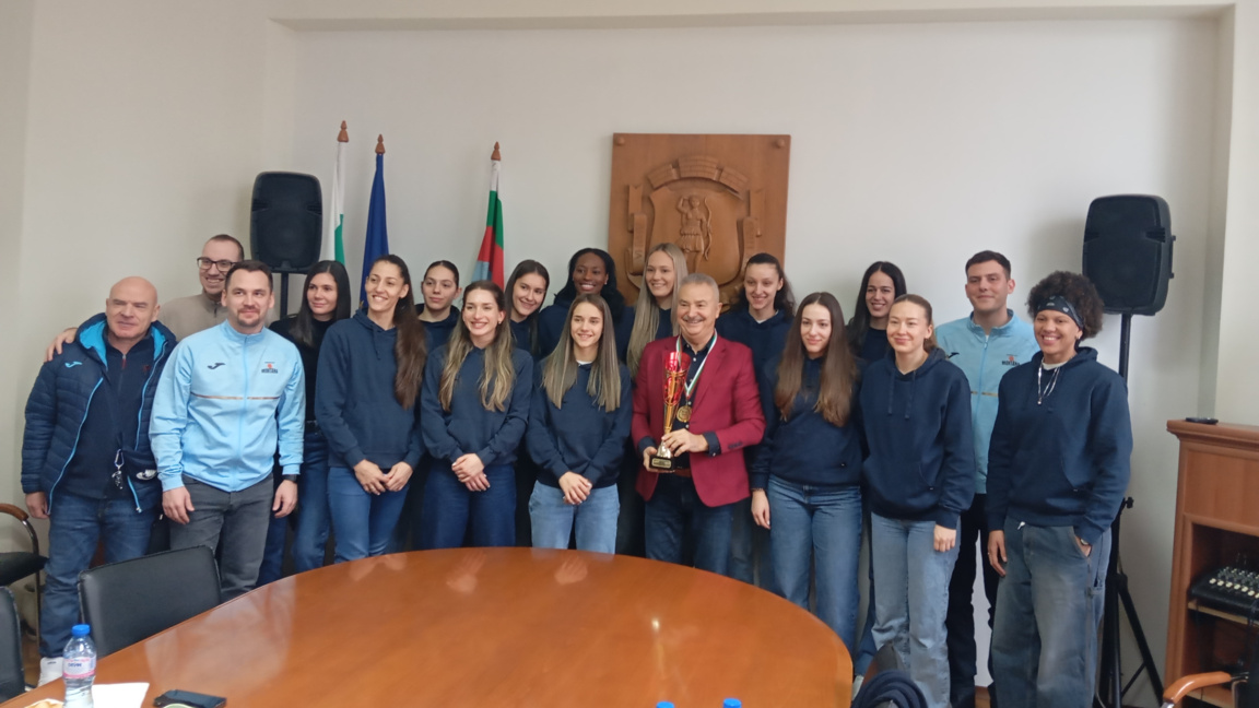 Златко Живков поздрави носителките на купата на България