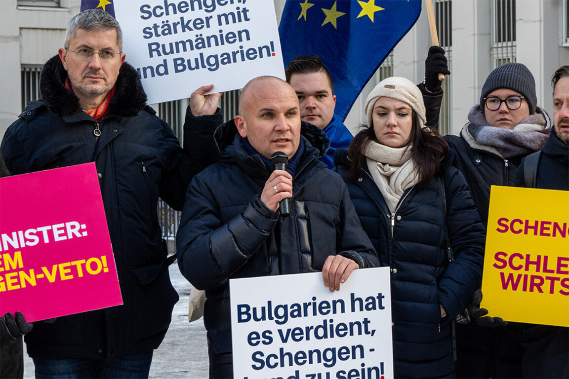 В Вене болгарский евродепутат организовал протест из-за вето на вступление в Шенген