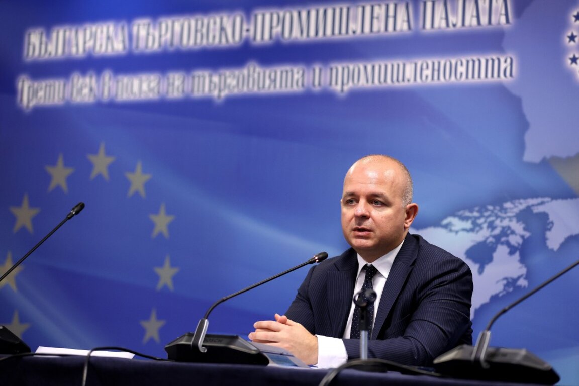 Васил Тодоров, зам.-председателят и гл. секретар на УС на БТПП