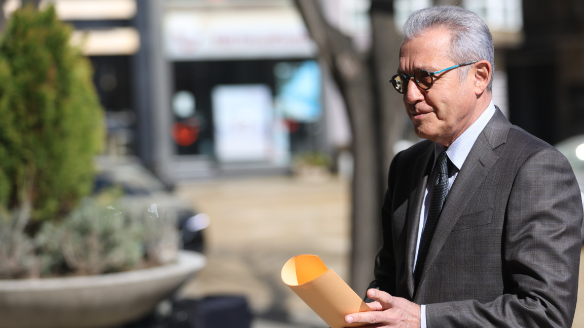 Йордан Цонев от "ДПС - Ново начало" дава брифинг до сградата на Народното събрание - 9 март 2026 г.