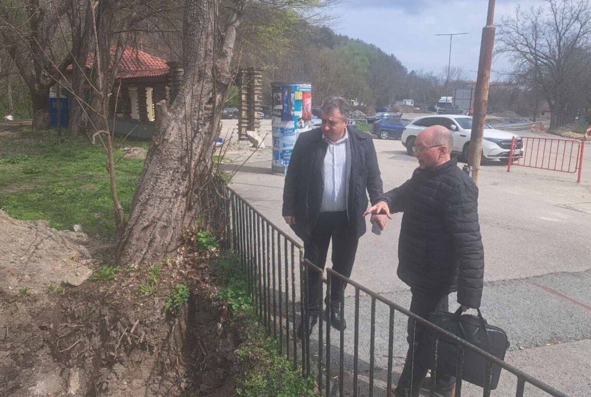 Възстановяват стара чешма