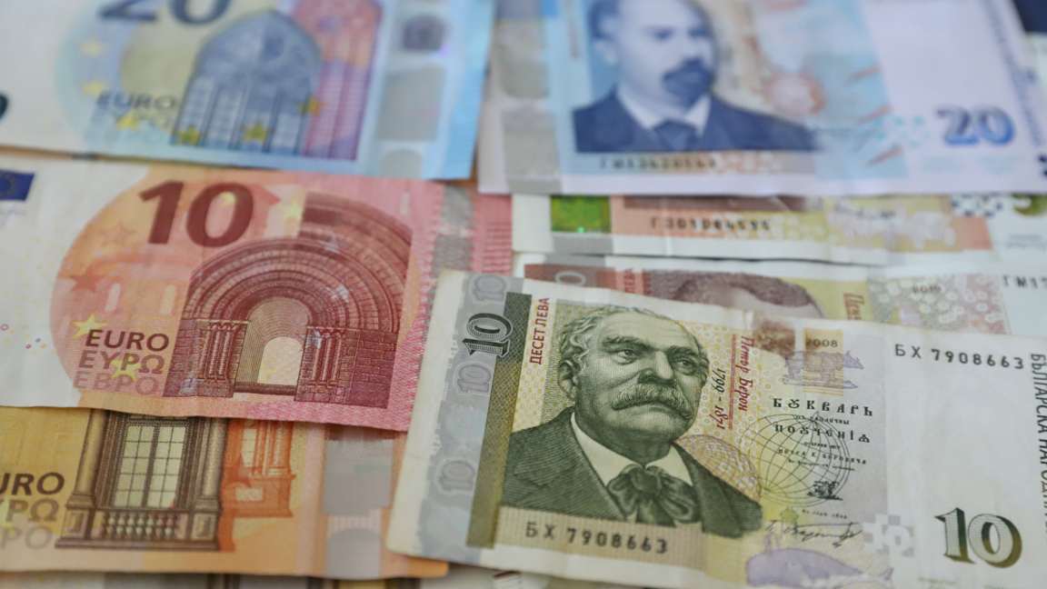 Los bancos centrales europeos cambiarán levas por euros hasta marzo de 2026