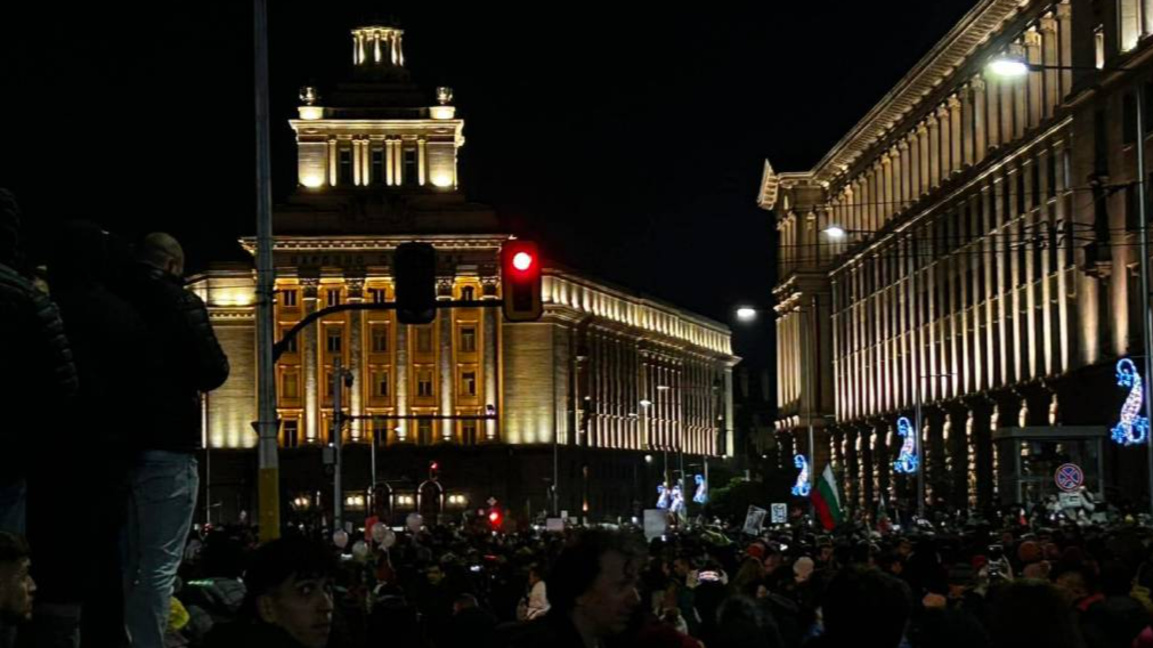 Thousands protest in Sofia and across the country demanding an end to corruption