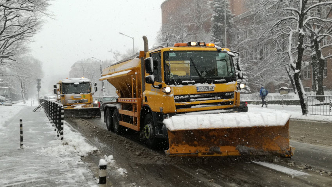 снегорини; сняг; почистване улици