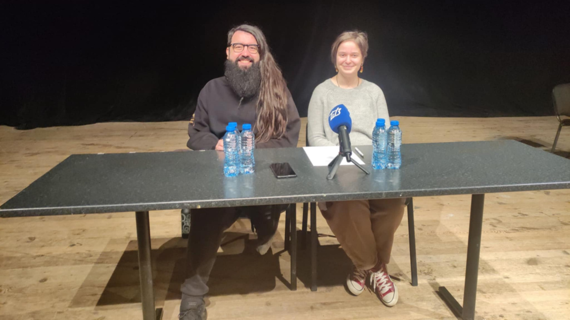 Публика и артисти в диалог на сцената