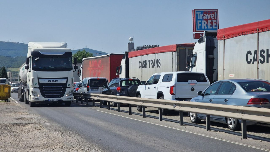 Truck traffic is heavy at the border with Türkiye