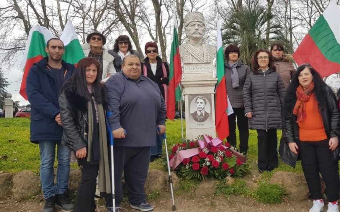 Marian Rusinov y otros búlgaros rinden homenaje al capitán Petko Voyvoda