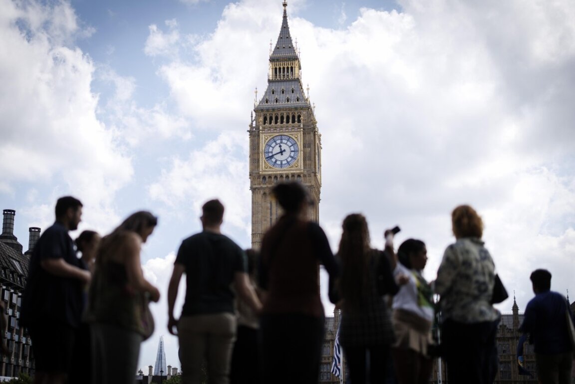 Вътрешният министър на Великобритания: Ситуацията с предоставянето на убежища е извън контрол