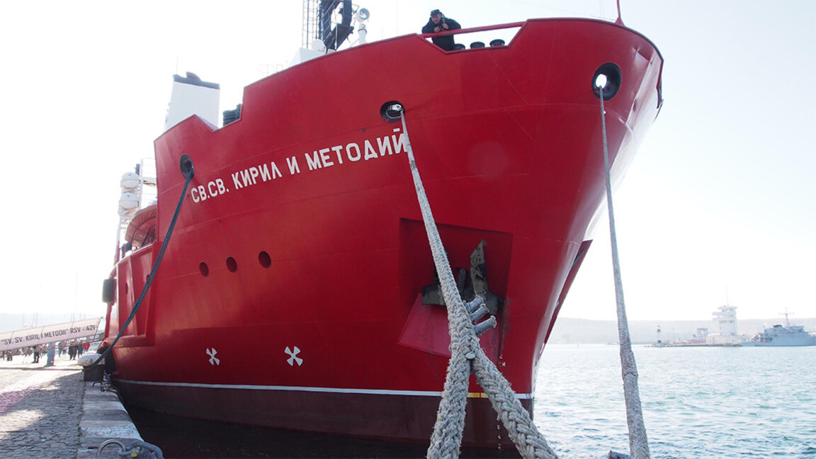 La 33 expedición polar búlgara se encamina a la Antártida