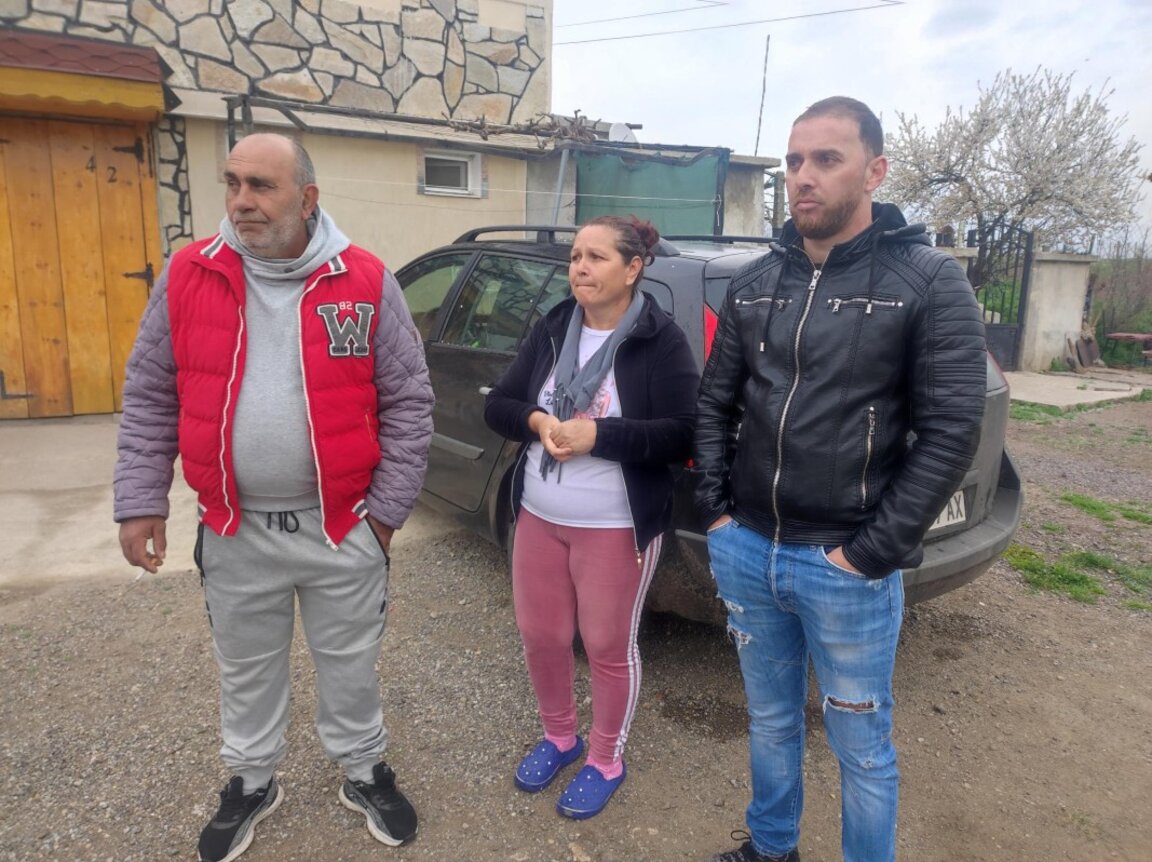 Родителите и братът на пребитата Магдалена от Безмер.