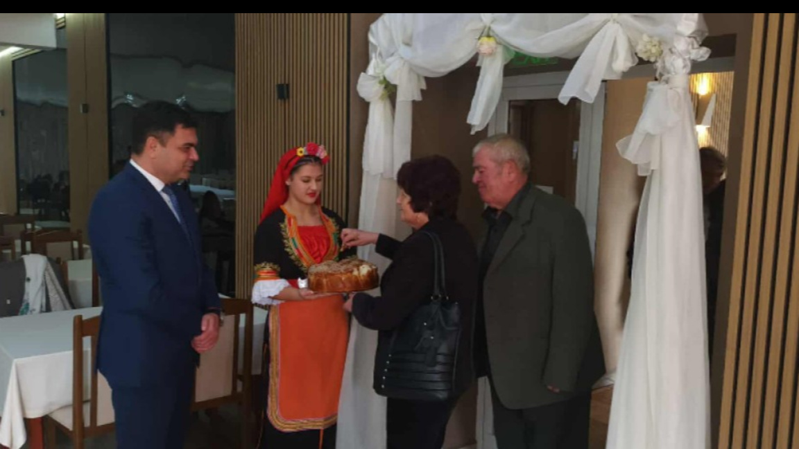 Dhjetëra çifte në Dimitrovgrad festuan dasmën e tyre të artë