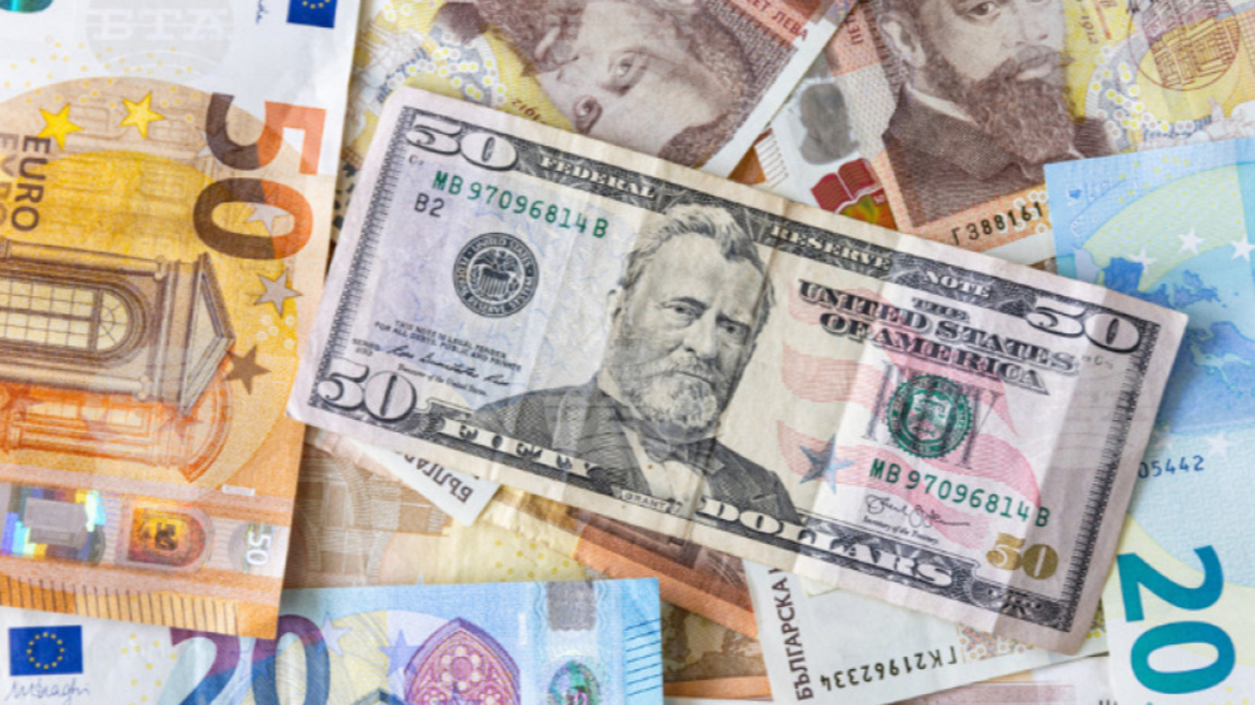 Еврото леко поевтиня спрямо долара