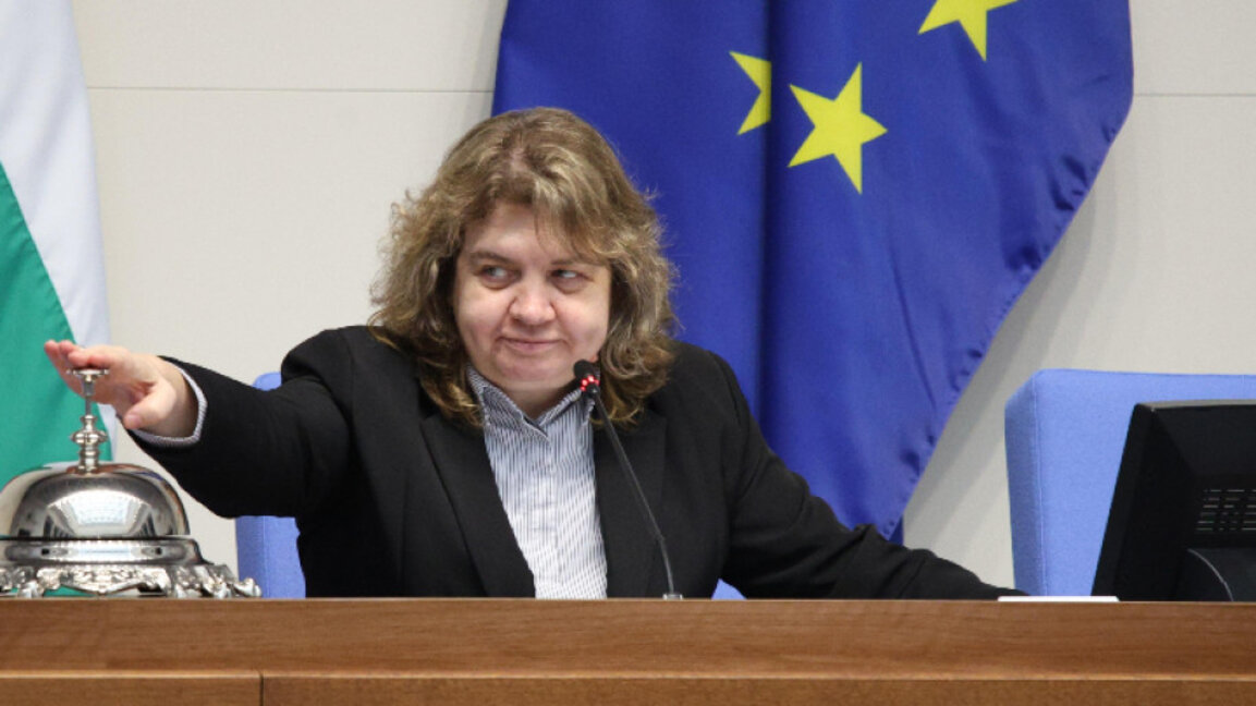 Киселова върна референдума на Радев