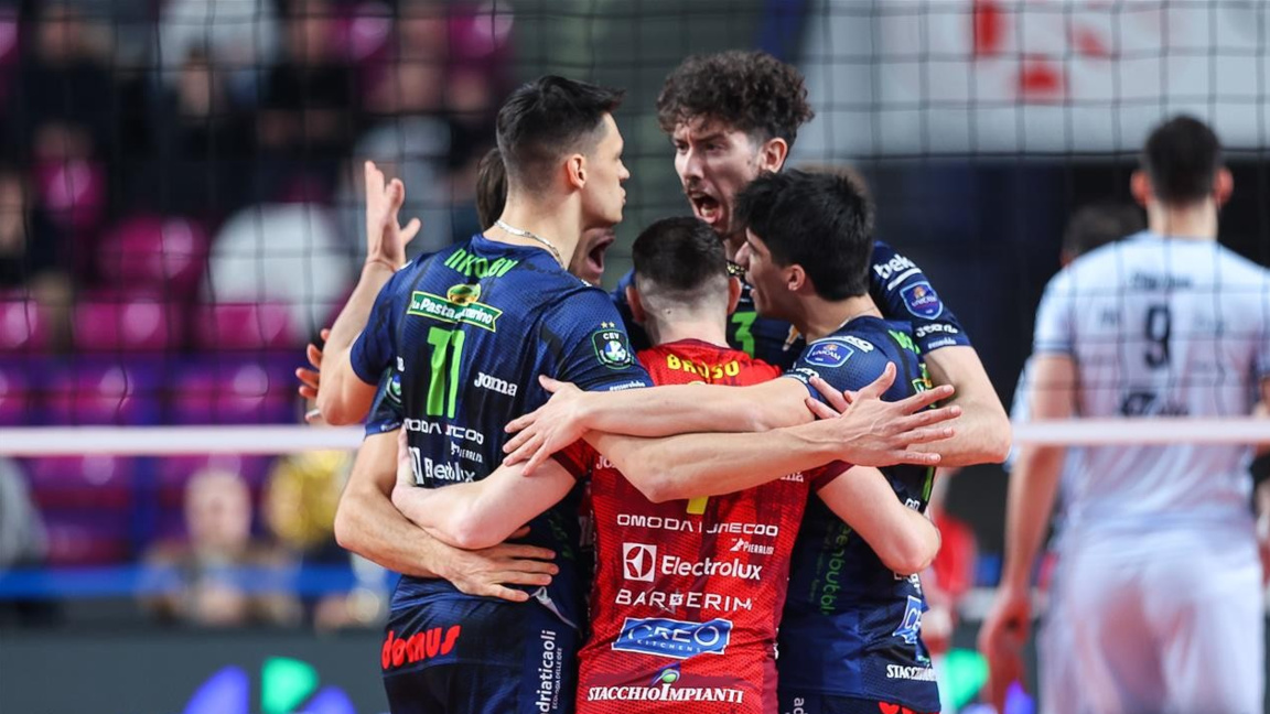 Николов (номер 11) наниза 19 точки във Варшава