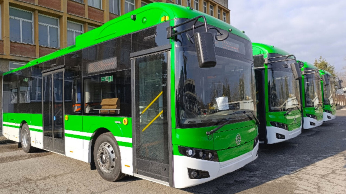 Пуснаха първите два електробуса в Шумен