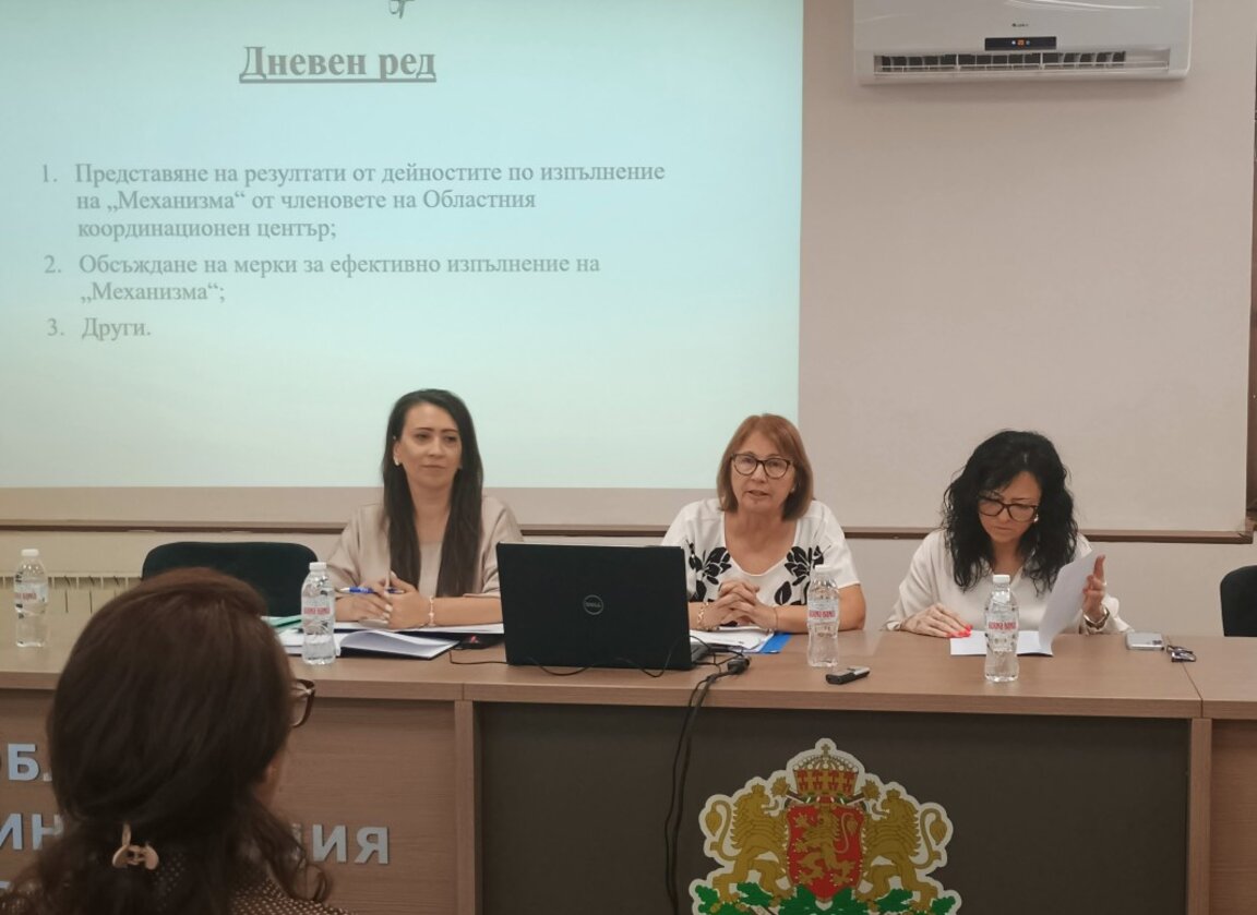 Формират мобилни екипи за връщане на отпадналите деца в клас