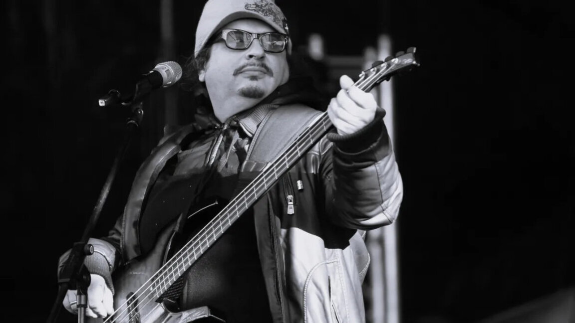 Близки и приятели се сбогуваха с певеца и съосновател на група "Акага" Красимир Куртев