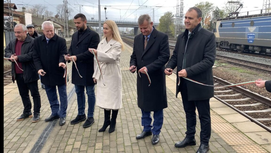 Официално откриха обновения железопътен участък между Пристанище Бургас и гара Владимир Павлов (ОБНОВЕНА) (ГАЛЕРИЯ)