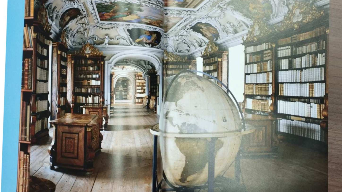 Сливенската библиотека получи ценно дарение от "Книгомания"