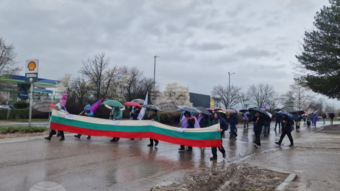 "Терем - Хан Крум" на протест в дъжда
