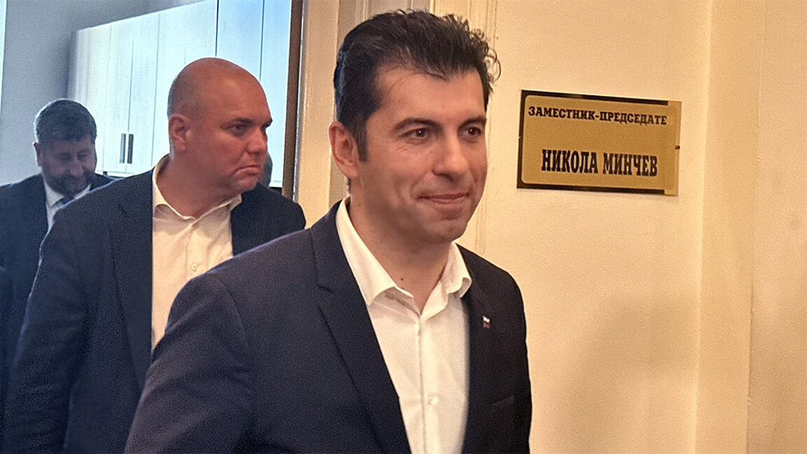 ПП-ДБ поискаха оставките на вътрешния министър и президента на БФС