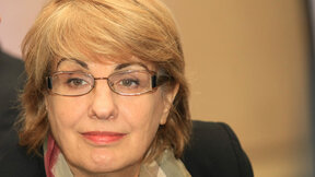 Юлиана Николова: Надявам се предсрочните избори да не задушат европейските цели на България