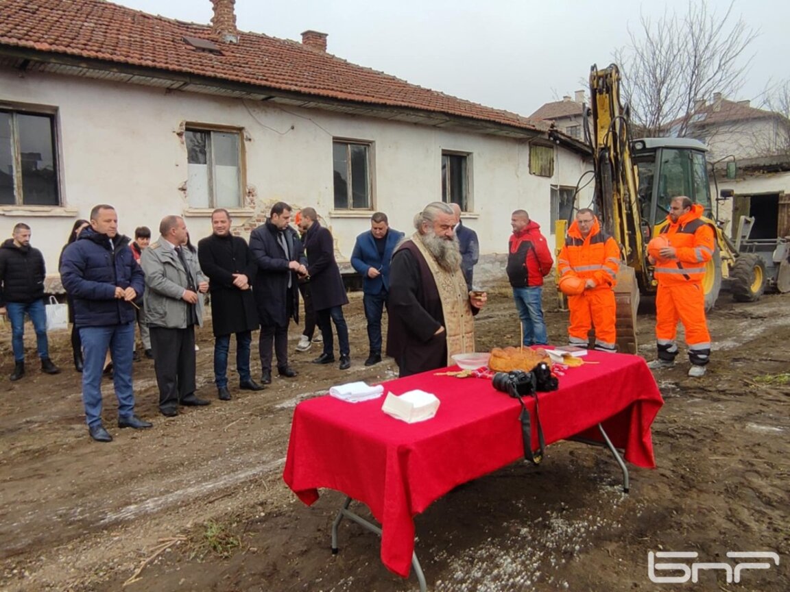 Първа копка на пожарна в Симитли
