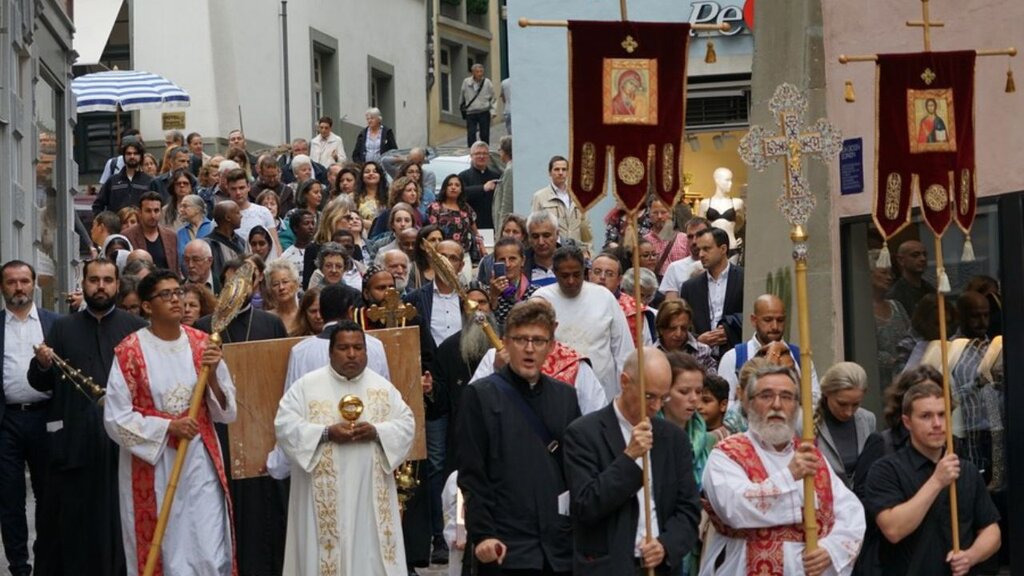Procesion festiv i kishave ortodokse për nder të shenjtorëve mbrojtës të qytetit: Feliksit, Regulës dhe Ekzuperantit