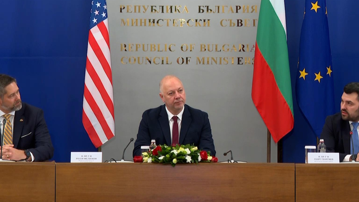 Отляво надясно - Кристофър Смит, заместник помощник държавен секретар на САЩ за Европа и Евразия, министър-председателят Росен Желязков и министърт на външните работи Георг Георгиев