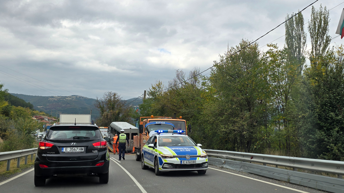 Жертва и 11 ранени при катастрофи в страната за денонощие