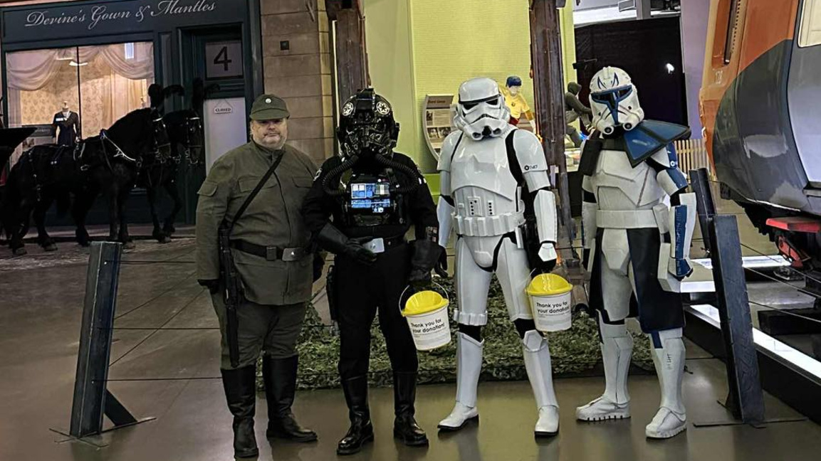 Емблематични филмови реквизити от "Междузвездни войни", "Източник" и "Завръщане в бъдещето".