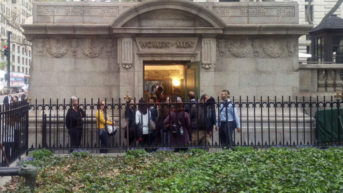 Една тоалетна се пада на 8500 нюйоркчани сега.