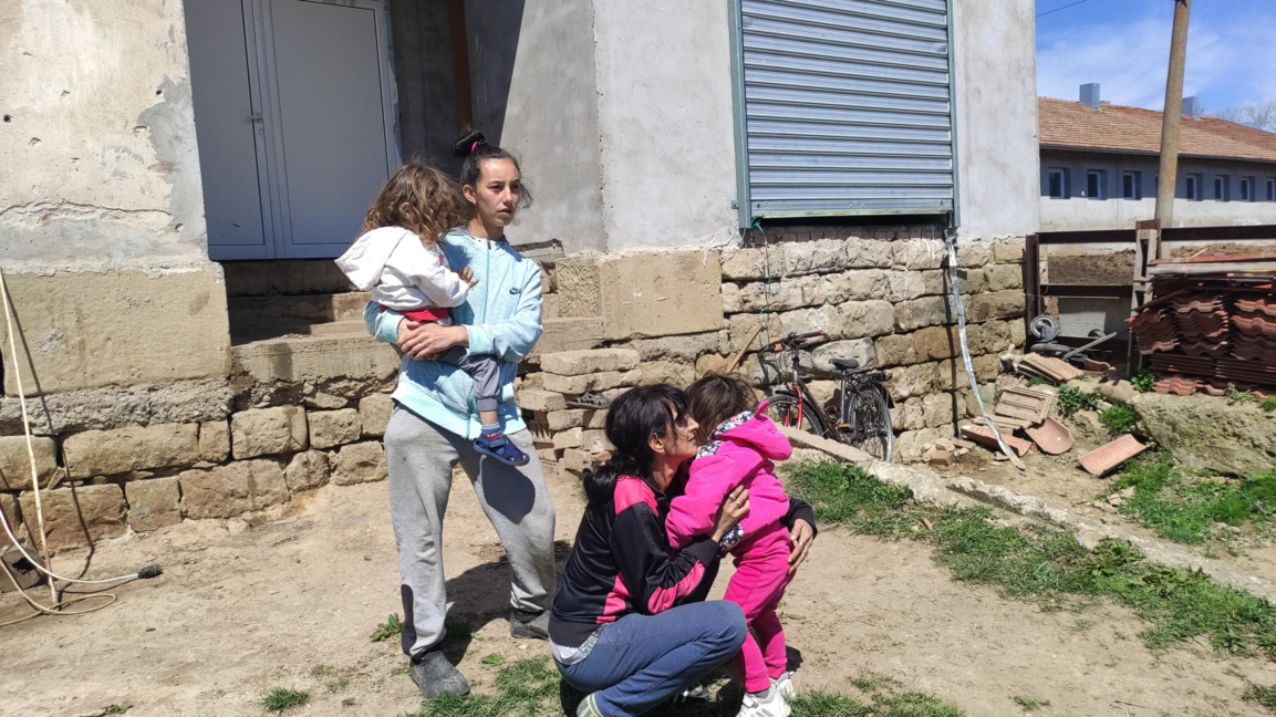 ДАЗД се самосезира за 3 деца, живеещи при лоши условия в кравеферма в Беброво 